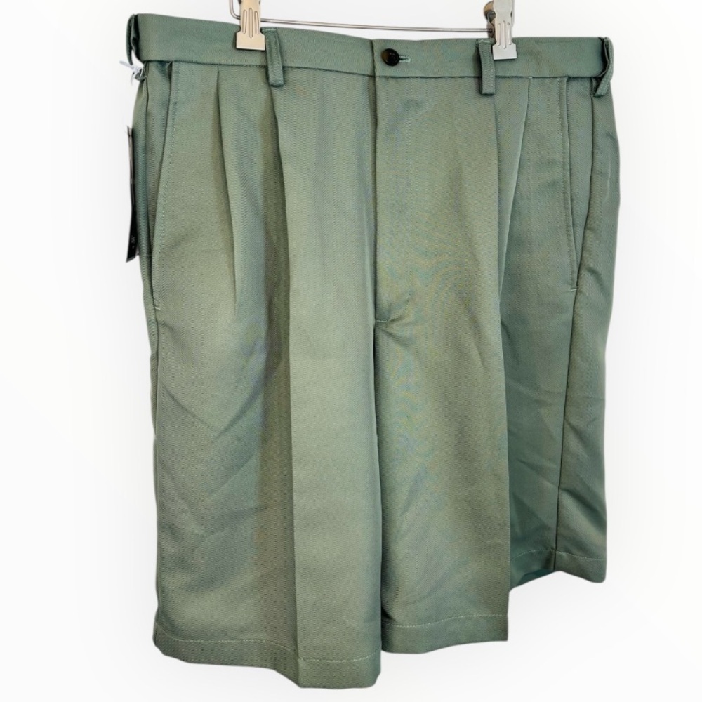 NWT Haggar Men's Performance Cool 18 Pleated Sage Green Golf Shorts Size 34 - Picture 1 of 9